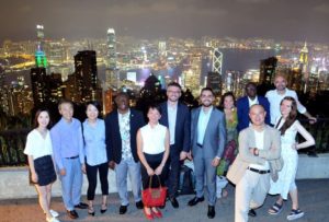Foto grupo con vista de HK
